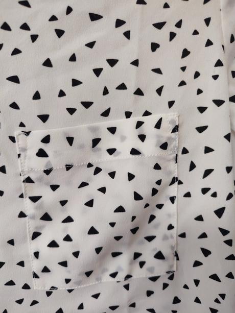 Biela blúzka s čiernym vzorom, s