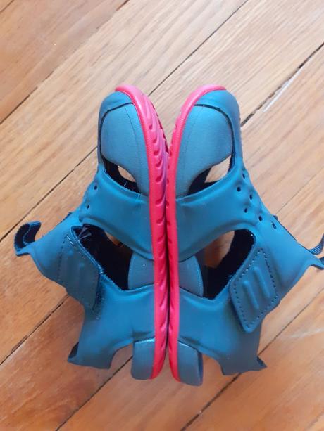 Ľahké sandálky nike, 23