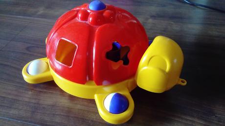 Korytnačka na vkladanie geometrických tvarov,