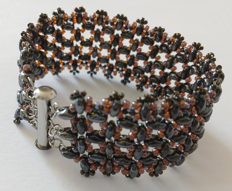 Široké trojradové náramky v rôznych farbách, 