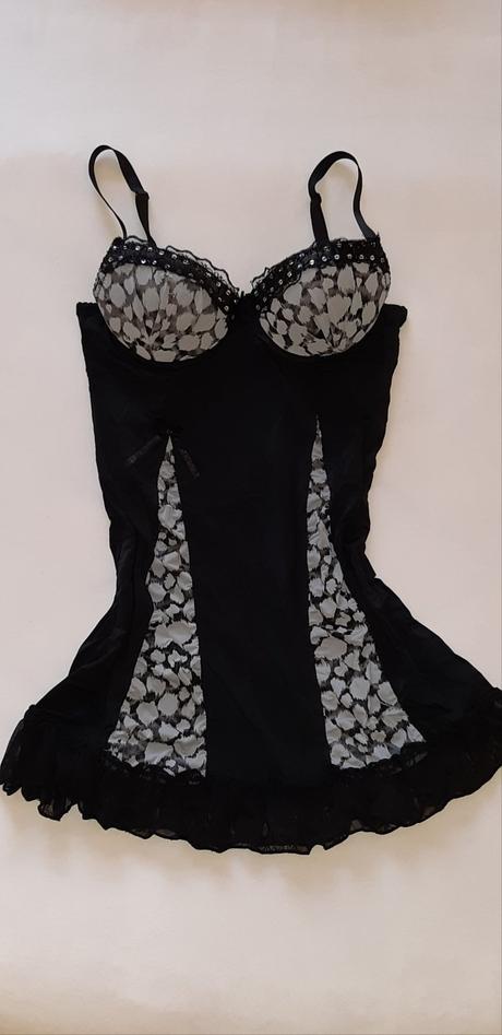 Čierna košielka, s