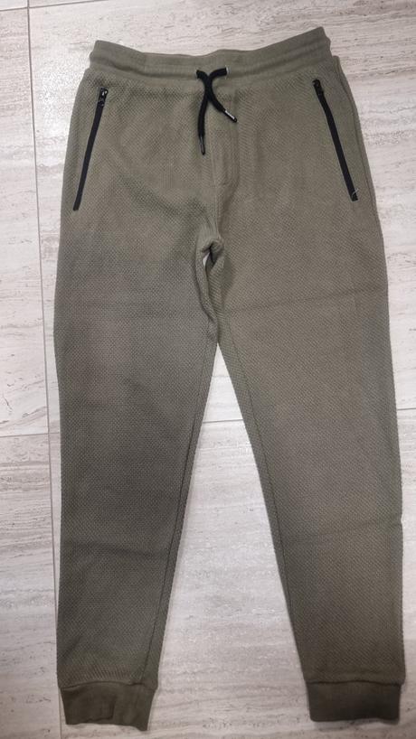 Teplaky, reserved,152