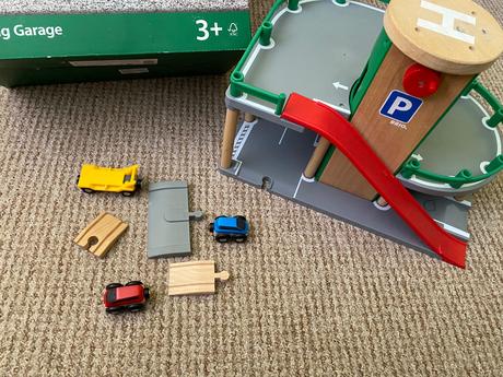 Brio poschodová parkovacia garáž s výťahom, 