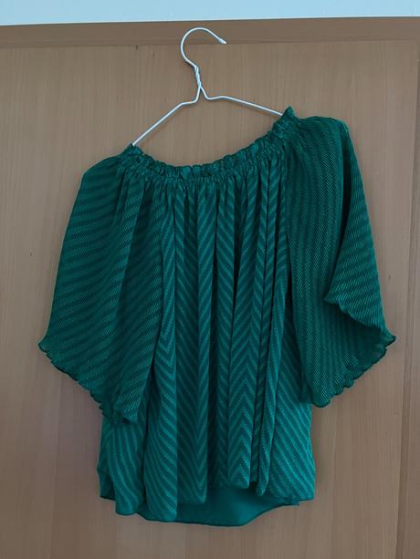 Zelená blúzka s volánmi, naf naf,s