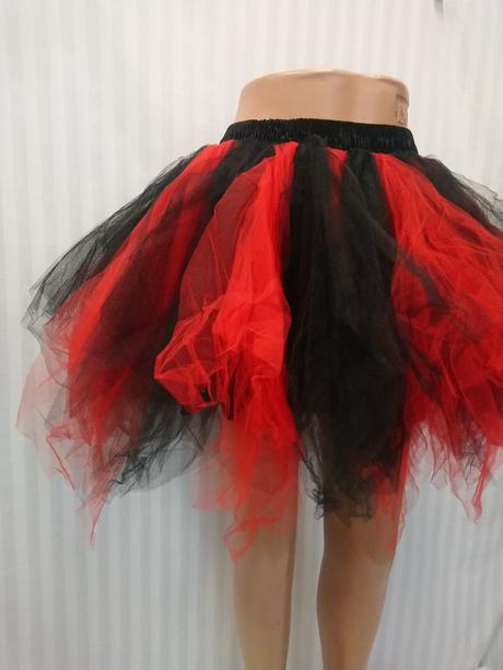 Dámska červenočierna asymetrická tylová sukňa s-l, l / m / s