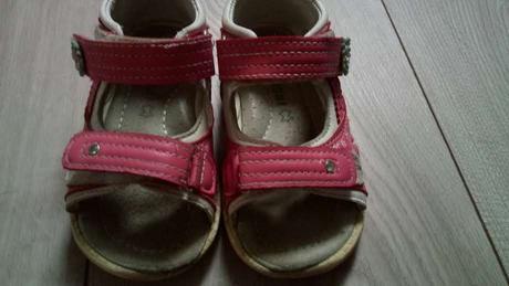 Sandalky na dvor, 23