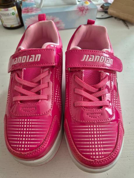 Kolieskové botasky, 33