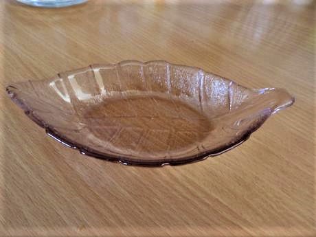 Sklenená starožitná mištička,