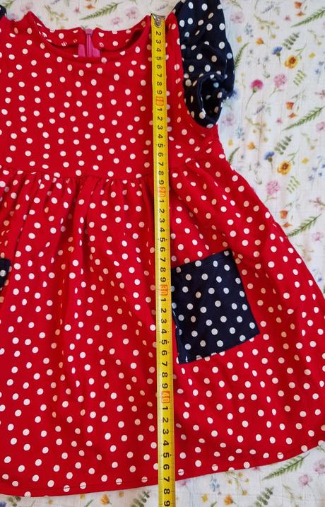 Šaty s kapsičkami, 92