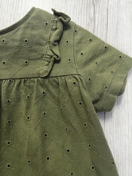 Vzdušné jednofarebné tričko olivovej farby, f&f,92