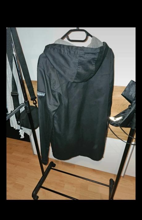 Prechodná vetrovka, s