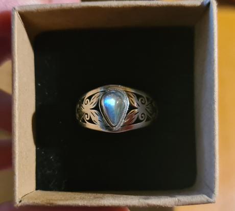 Strieborný prsteň, 