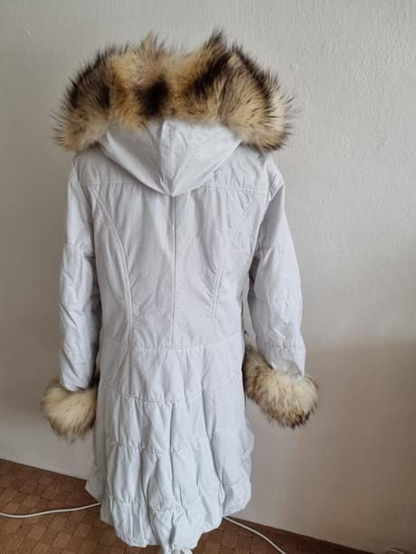 Svetlošedá bunda kara s pravou  kožušinou l, l