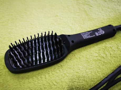 Žehliaca kefa na vlasy rita ora, 