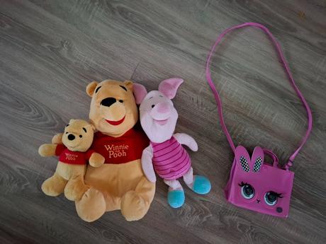 Macko pu a prasiatko, kabelka purse peta,