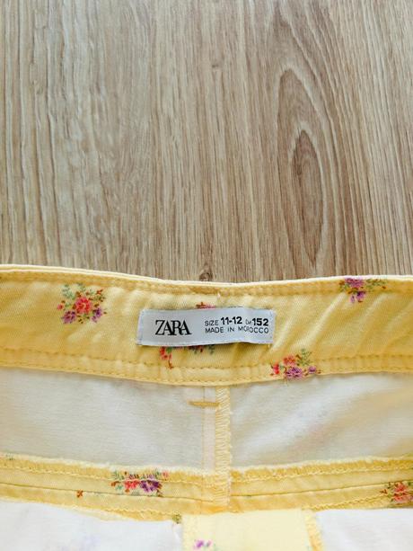 Krásne kvetinové nohavice značky zara, zara,152