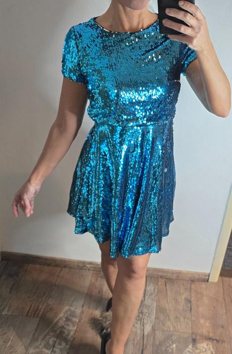 Modre flitrovane saty, 36