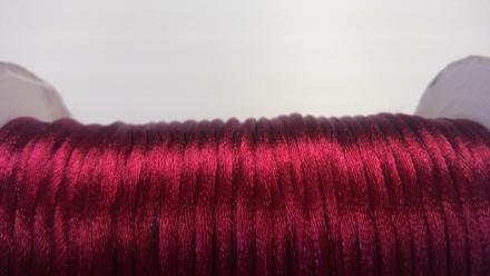 Saténová šnúrka 2,5 mm tmavo červená, 