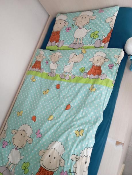 Obliečky s perinami aj vankúšikmi, 