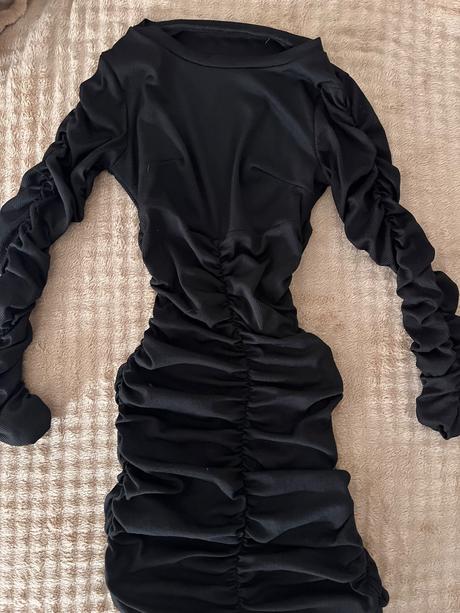 Obtiahnuté šaty, xs