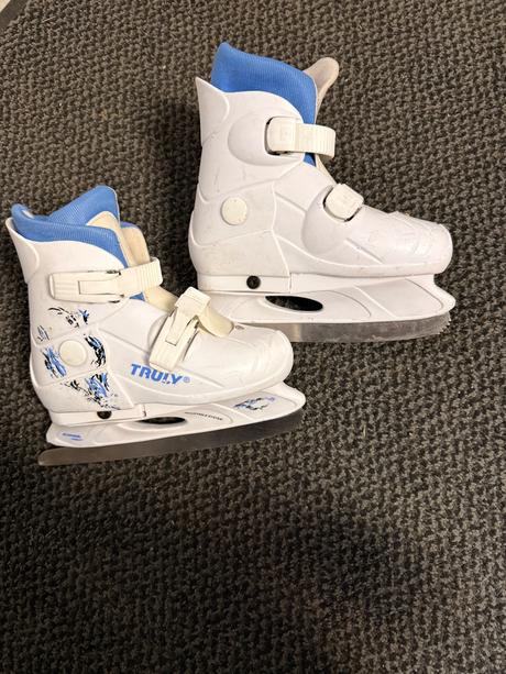 Nastavitelne ľadové korcule, 33