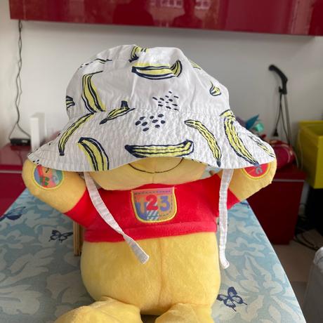 Klobucik, biely s bananmi, f&f,80