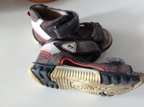 Sandálky, lasocki,20