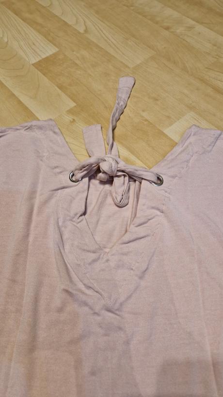 Tričko s vystrihom na chrbte, s