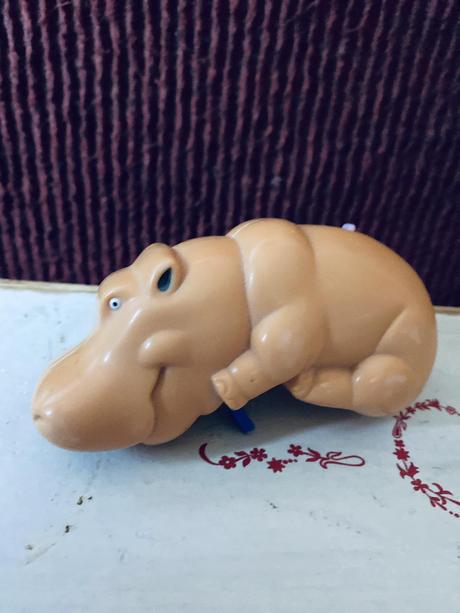 Striekacia pištoľ pre malých šibačov stará hračka,