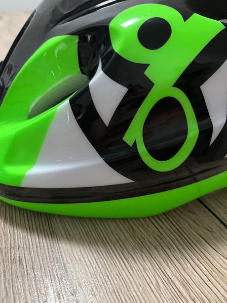 Prilba 2x pouzita v top stave, xs