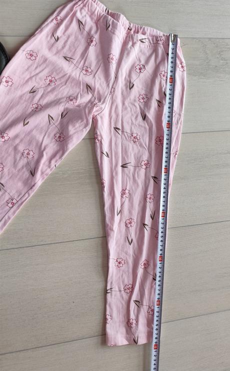 Predam dievcenske pyzamo, 