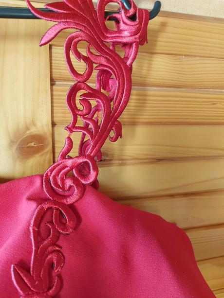 Červené spoločenské šaty s, s