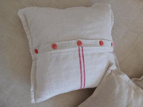 Vankúše menšie , vačšie, podlhovasté,, 