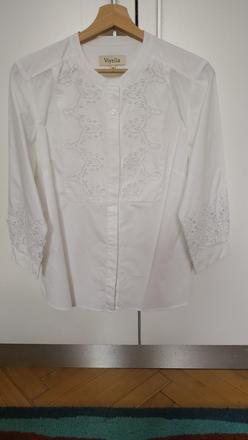 Biela blúzka s výšivkou, 38