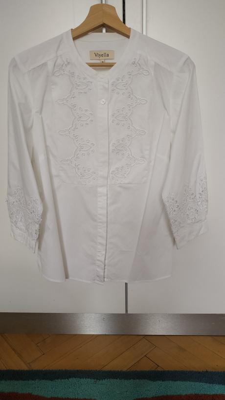 Biela blúzka s výšivkou, 38
