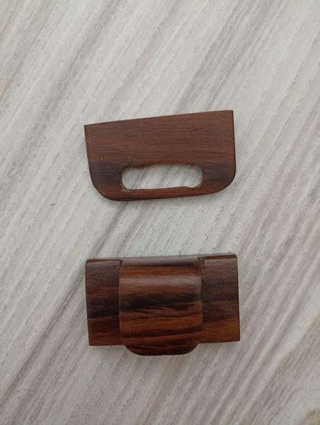 Drevené zapínanie na kabelku / ruksak,