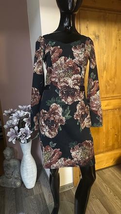 Šaty s kvetmi na prechodné obdobie zn. magenta, m