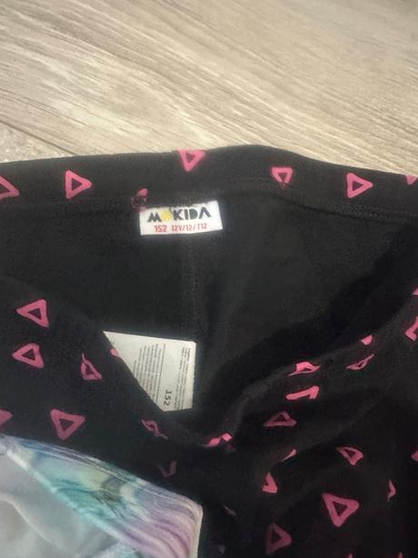 4 kusy leginy nenosene, 152