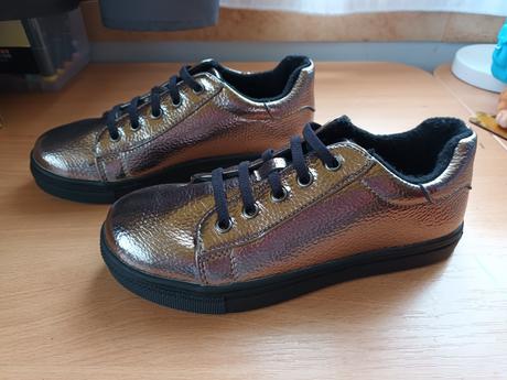 Dievčenské tenisky nenosené, baťa,33