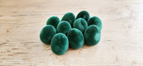 Zamatové vajíčka - 15x18 mm - tmavozelené, 