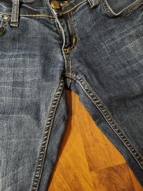 Tmavé elastické rifle, 32