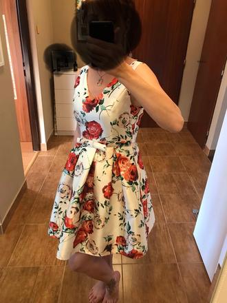 Kvetinové šaty, s