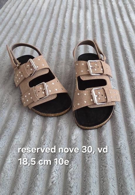 Sandalky, reserved,30