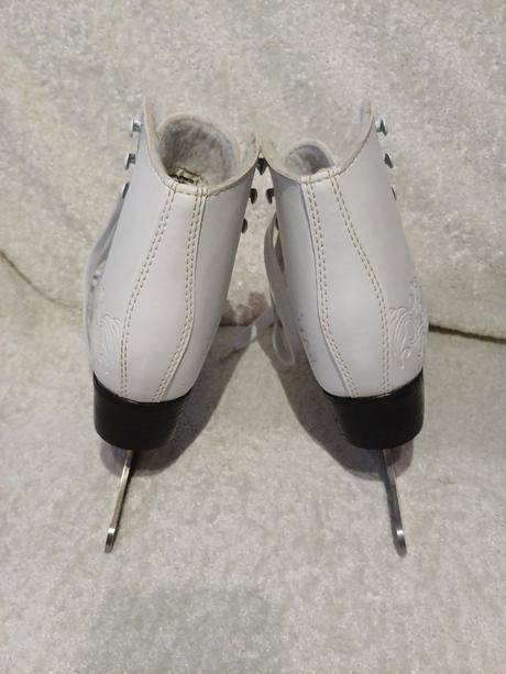 Korčule dievčenské beľ. 32, crowned,32