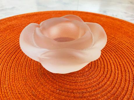 Svietnik z ľadového skla, 