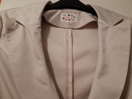 Krémové bolerko, 38