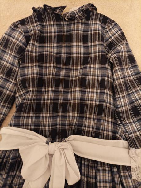 Nádherné šaty už aj s poštou zn.bea cadillac, 146