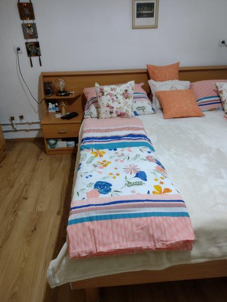 Predám manželskú posteľ rošty madrace 4ks a stálne, 