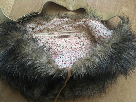 Kabelka, river island