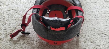 Prilba b-twin decathlon,